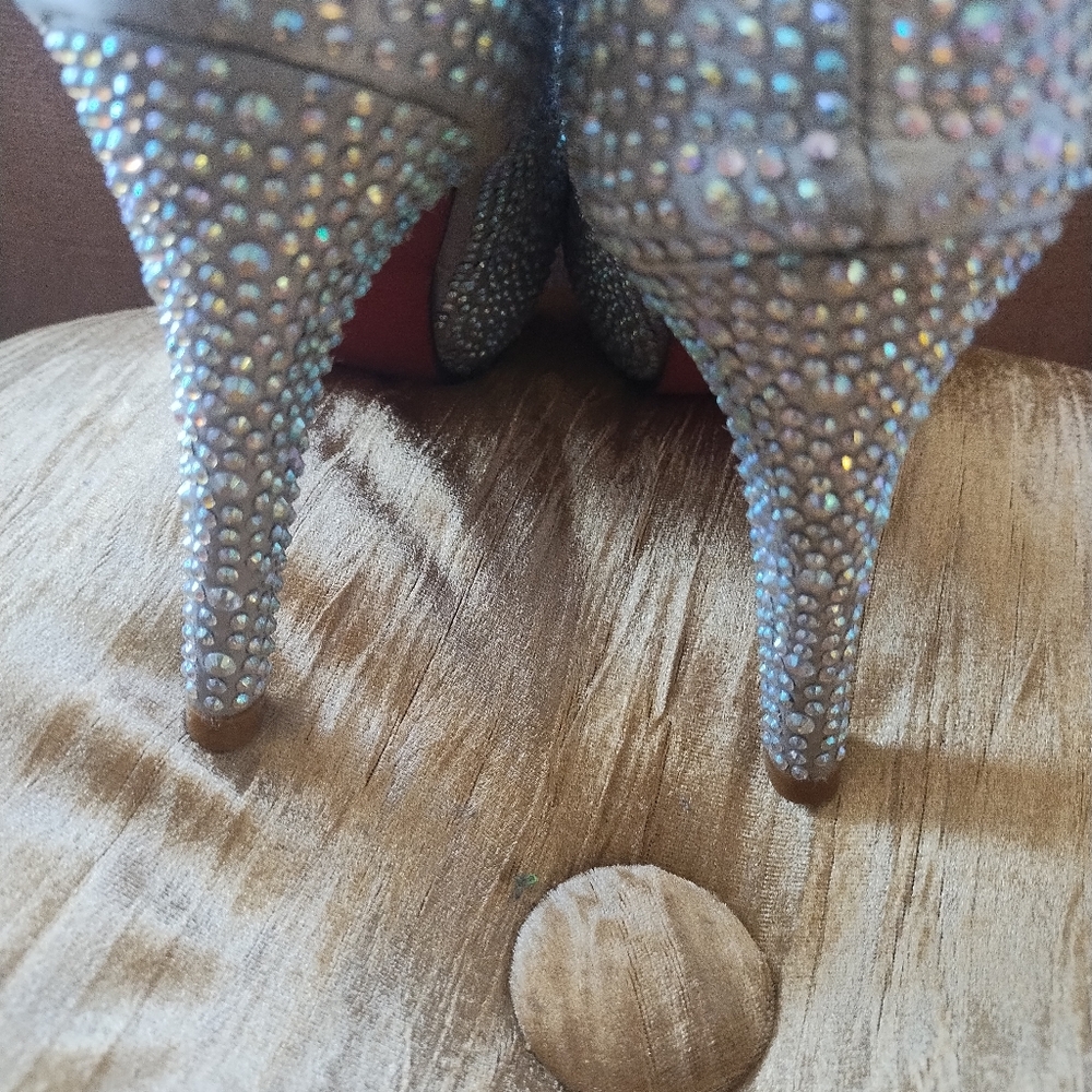 Shoes - Picture 4 of 8